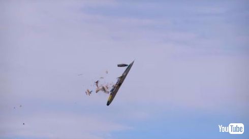 ラジコン 飛行機 バラバラ 巨大