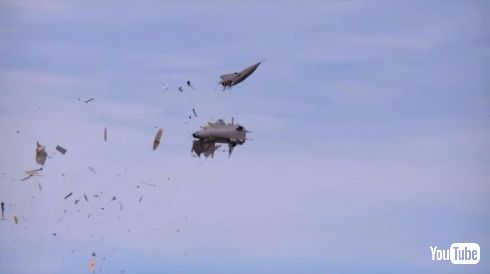 ラジコン 飛行機 バラバラ 巨大