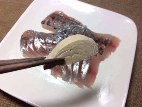 木彫り 鯵の刺身