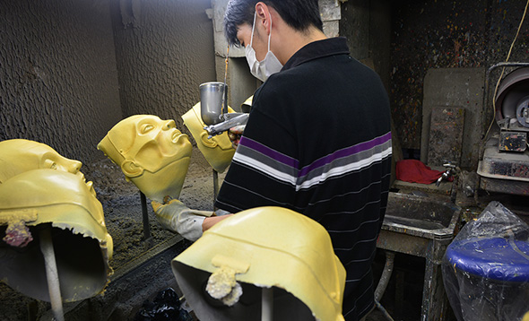 何度も丁寧にシャドウを入れていき……