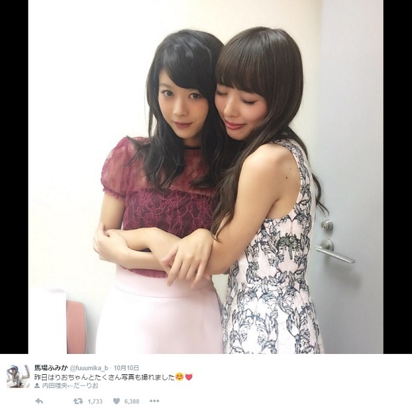 内田理央さんに抱き締められて緊張気味？な馬場ふみかさん