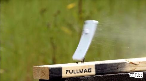 iPhone 7 ライフル 脆弱性 撃たれる 壊れる