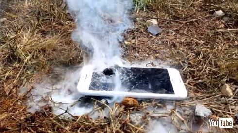 iPhone 7 ライフル 脆弱性 撃たれる 壊れる