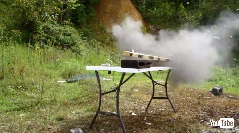 iPhone 7 ライフル 脆弱性 撃たれる 壊れる