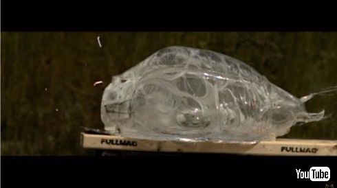 iPhone 7 ライフル 脆弱性 撃たれる 壊れる