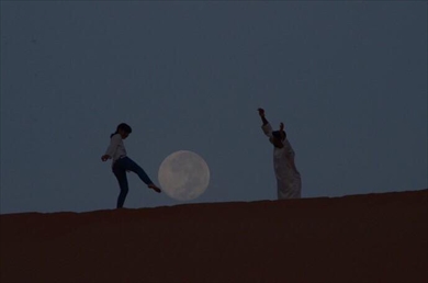 お月さん捕まえた