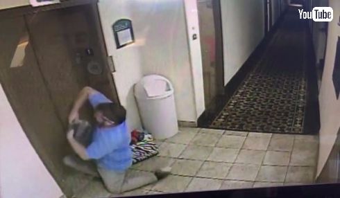 危機一髪 犬 エレベーター 救助 ヒーロー