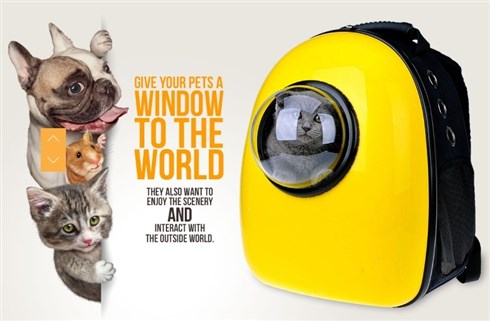 宇宙船っぽいねこキャリーバッグがかわいい