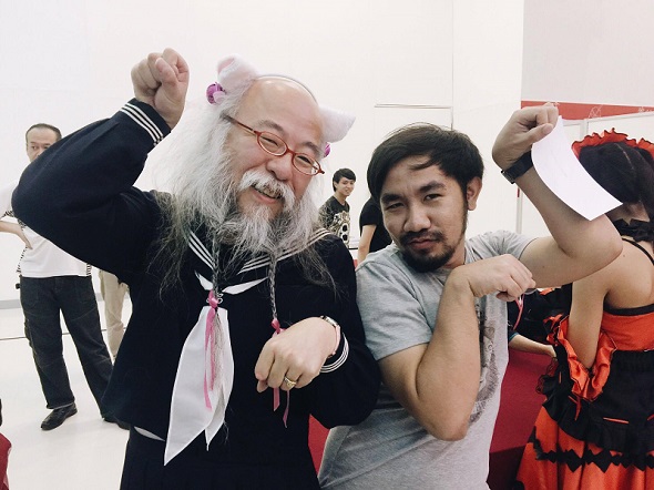 実は以前、小林さんがタイを訪れたときに普段の姿のToffieさんと会っていた！