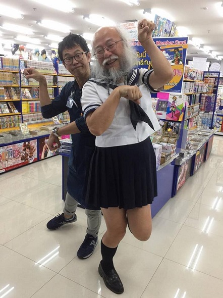 アニメイト バンコク店！店長である大谷さんもノリがいい