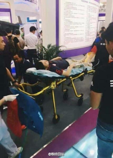 ロボット 工学 三原則 中国 事件 けが 展示