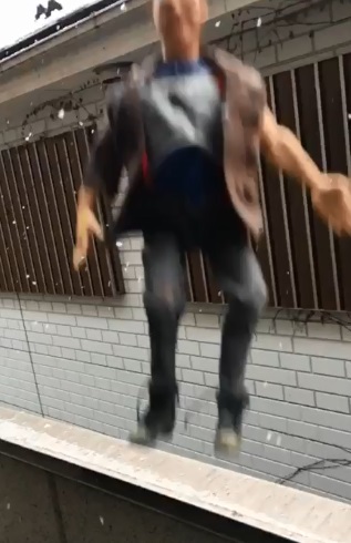 雪 スロー撮影 フィギュア 落下 スロース