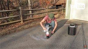 良い子も悪い大人もまねしちゃダメ　コーラのボトルに液体窒素を入れたらどうなるか