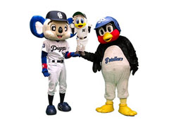 つば九郎 ドアラ マーくん 直筆サイン 色紙