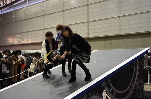 舞台「弱虫ペダル」で使われた特設スロープ