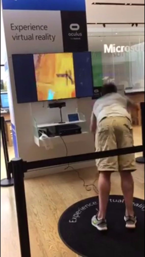 VR 崖登り 転ぶ 動画 事故