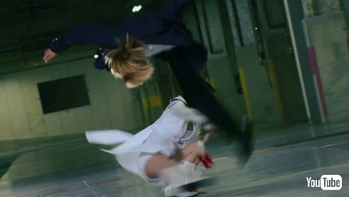 流れるような剣舞を回避