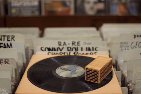 レコード プレーヤー 走る RokBlok ワイヤレス Kickstarter