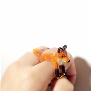 動物指輪が合体きゃわわ　どんぐり・胴体・しっぽを3本の指で