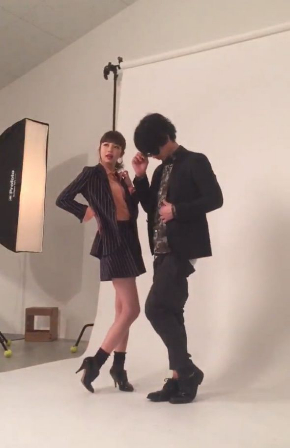 モデル 撮影 ハプニング ズボン 落ちる パンツ