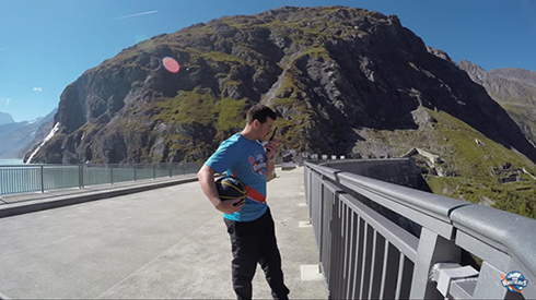 ダム湖からロングシュート