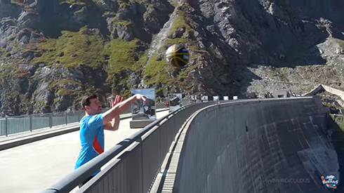 ダム湖からロングシュート