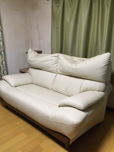 ねこ ソファ へこみ 背もたれ 原因