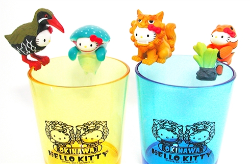 キティさんがヤンバルクイナと合体してコップのフチに降臨