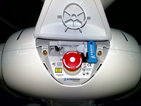 ペッパーくん 緊急停止ボタン ロボ 暴走