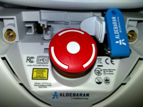 ペッパーくん 緊急停止ボタン ロボ 暴走