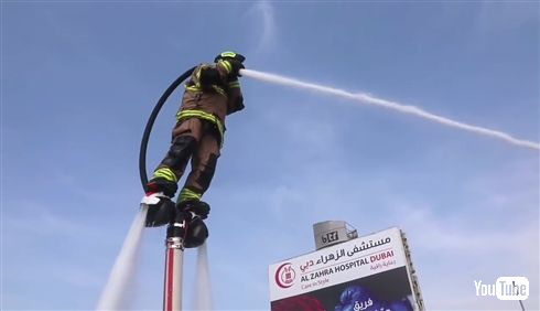 ドバイが水上ジェットパックで消火する画期的システムを発表