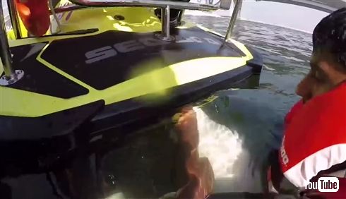 ドバイが水上ジェットパックで消火する画期的システムを発表