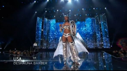 ミス・ユニバース 衣装 美女 デザイン 謎 2017 建築物 グリム