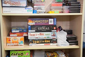 遠藤氏の研究室にあるゲームの一部