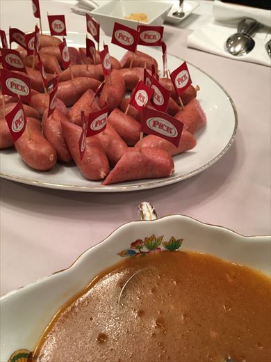 同人誌「ブタが好きすぎてハンガリーの国賓になりました」