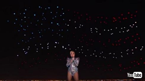 第51回スーパーボウルでレディー・ガガのハーフタイムショー