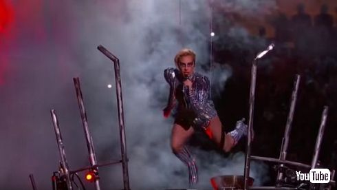 第51回スーパーボウルでレディー・ガガのハーフタイムショー