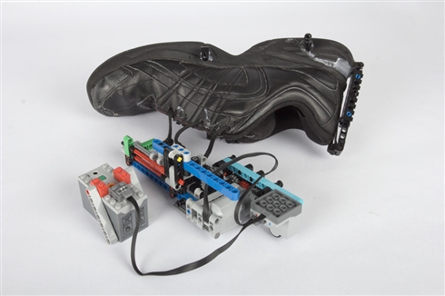 「バック・トゥ・ザ・フューチャー2」ハイテクスニーカーを未来が待ちきれずLEGOで自作した人が出現