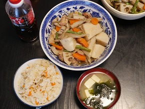 煮物と炊き込みご飯とみそ汁