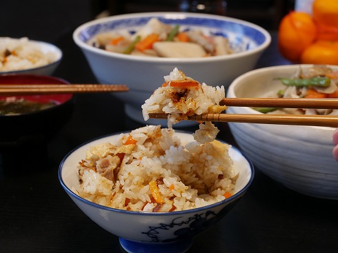炊き込みご飯の写真