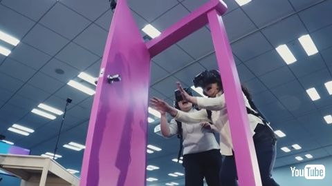 恐る恐るドアの中へ