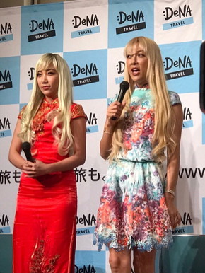 DeNAトラベルのイベント会場でソックリメイクを披露したざわちんさんとGENKINGさん