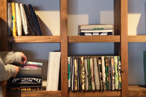 たてむ TATEMU Tシャツ 本棚