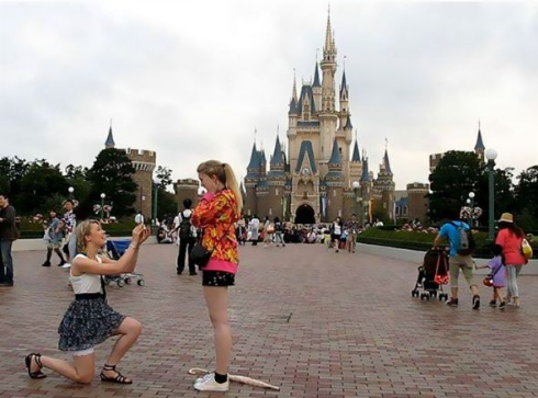 デンマークのコスプレイヤー、スリーネさんとカリーナさん