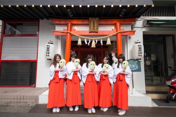 仮面女子が秋葉原神社の公認巫女に就任