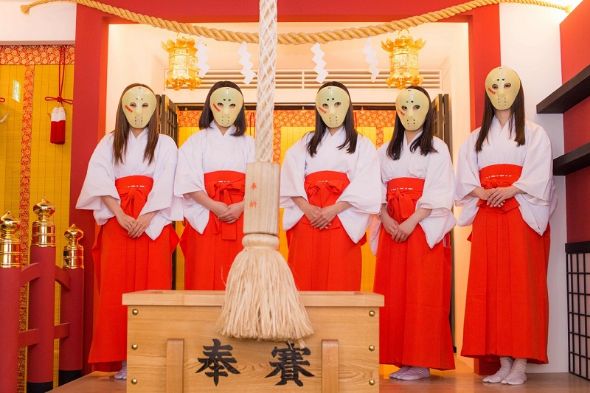 仮面女子が秋葉原神社の公認巫女に就任
