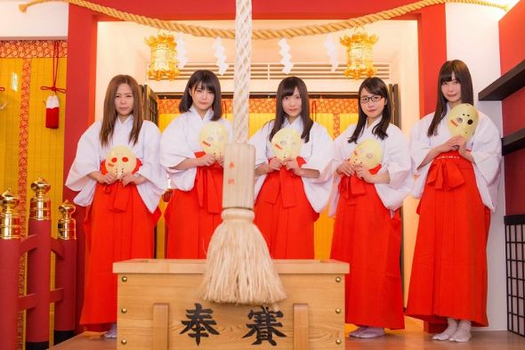 仮面女子が秋葉原神社の公認巫女に就任