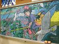 黒板アートすごい……！　学校の先生が卒業祝いに描いた「魔女の宅急便」がチョークとは思えない鮮やかさ