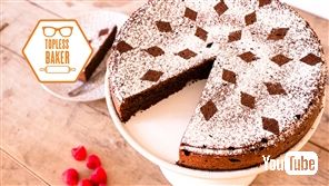 花より筋肉男子！　かわいいスイーツを次々投稿、裸エプロンの“トップレス・ベイカー”が話題