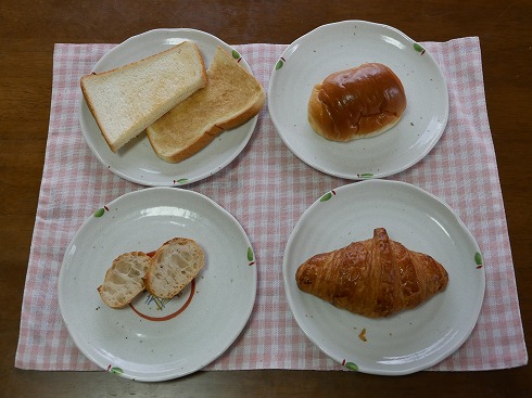 パン食べ比べ選手権出走者